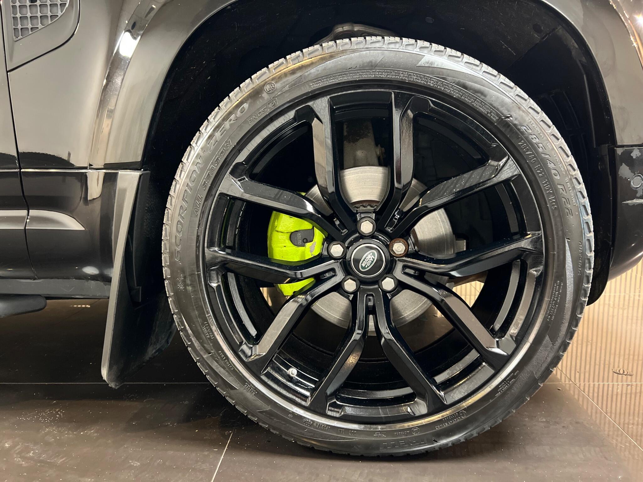 Land Rover Defender 110